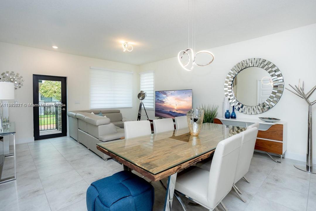 4665 NW 83rd Path, Doral, פלורידה 33166, ארצות הברית של אמריקה