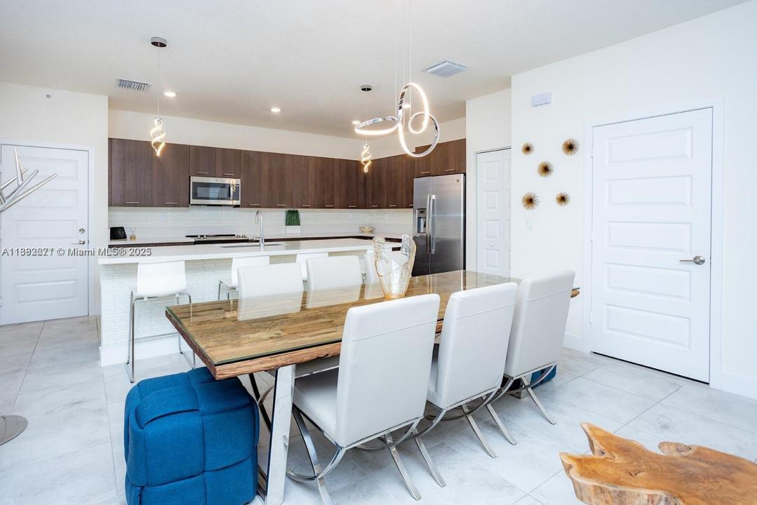 4665 NW 83rd Path, Doral, פלורידה 33166, ארצות הברית של אמריקה