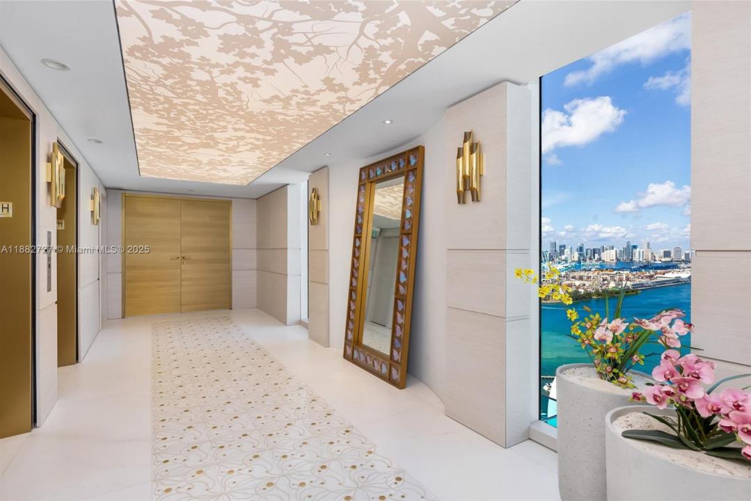 300 S Pointe Dr PH-5, Miami Beach, פלורידה 33139, ארצות הברית של אמריקה