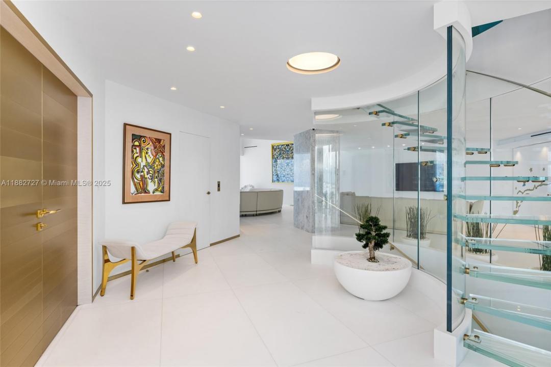 300 S Pointe Dr PH-5, Miami Beach, פלורידה 33139, ארצות הברית של אמריקה
