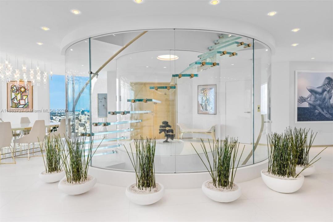 300 S Pointe Dr PH-5, Miami Beach, פלורידה 33139, ארצות הברית של אמריקה