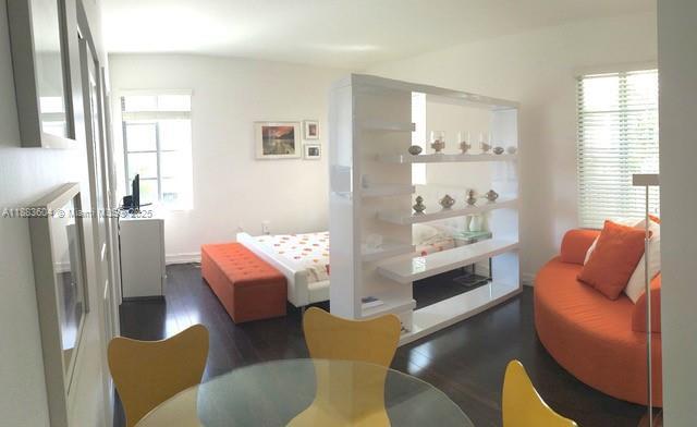 621 11th St 102, Miami Beach, פלורידה 33139, ארצות הברית של אמריקה 