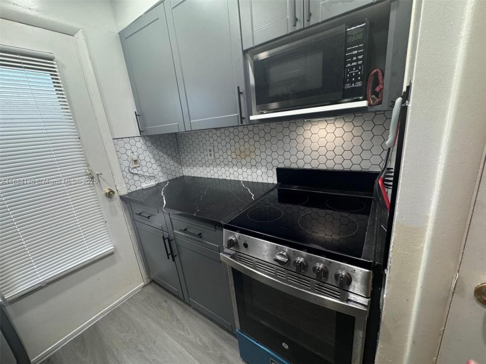 1431 S 14th Ave 111, Hollywood, Florida 33020