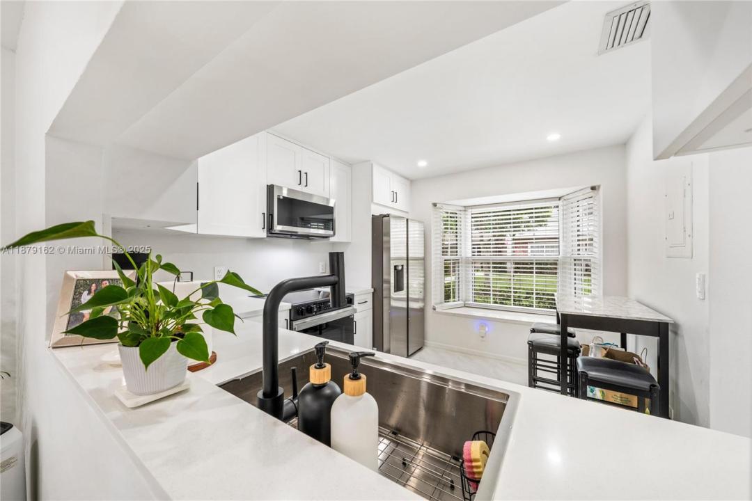 3803 NW 122nd Ter, Sunrise, Флорида 33323, Соединенные Штаты