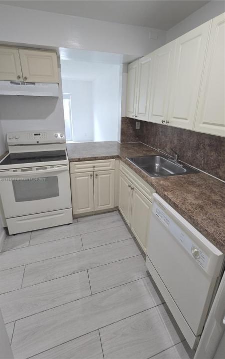 11120 SW 196th St 204, Cutler Bay, Florida 33157