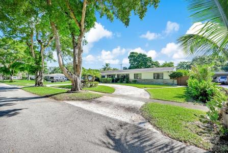 836 Orchid Dr, Plantation, Florida 33317