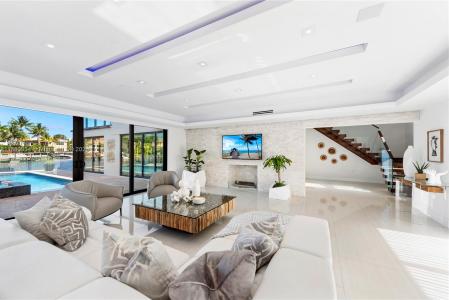 1025 Diplomat Parkway, Hollywood, Florida 33019
