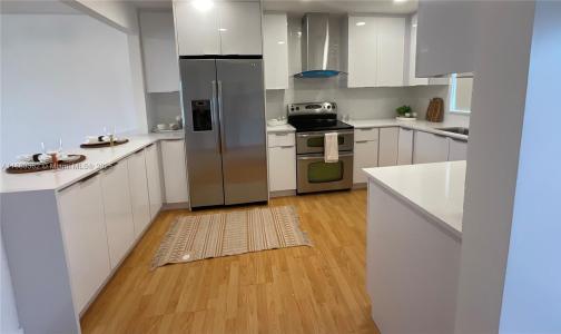 9481 Sunrise Lakes Blvd 302, Sunrise, Florida 33322, USA