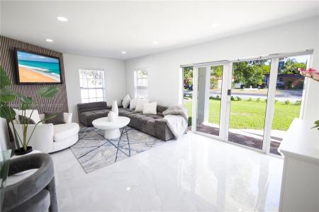 1435 Grant St na, Hollywood, Florida 33020, USA