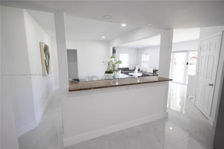 1435 Grant St na, Hollywood, Florida 33020, USA