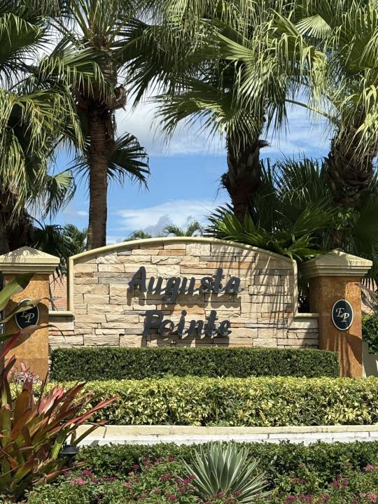 927 Augusta Pointe Drive, Palm Beach Gardens, Florida 33418