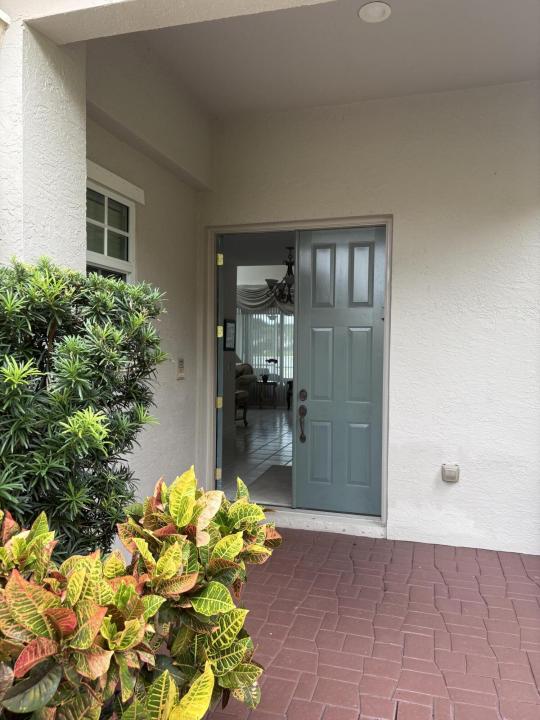 927 Augusta Pointe Drive, Palm Beach Gardens, Florida 33418