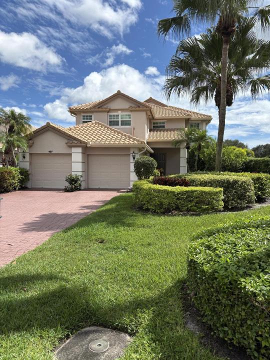 927 Augusta Pointe Drive, Palm Beach Gardens, Florida 33418