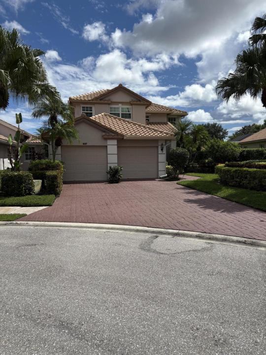 927 Augusta Pointe Drive, Palm Beach Gardens, Florida 33418