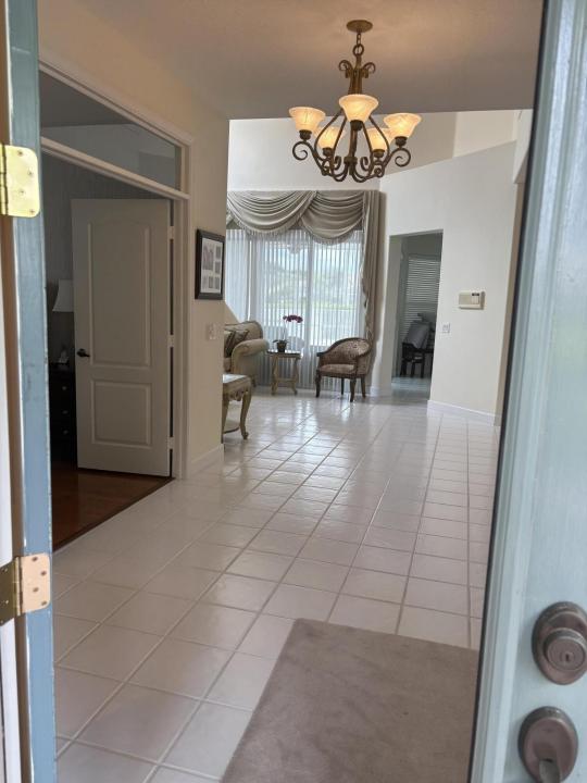 927 Augusta Pointe Drive, Palm Beach Gardens, Florida 33418