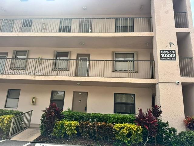 10332 Sunrise Lakes Blvd 106, Sunrise, Floride 33322, États-Unis