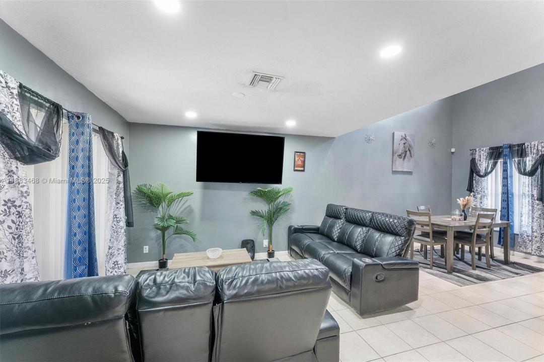 649 Latona Ave, Lake Worth, פלורידה 33460, ארצות הברית של אמריקה 