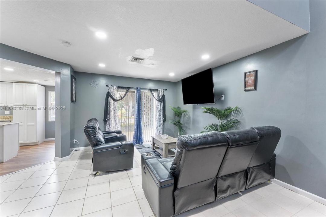 649 Latona Ave, Lake Worth, פלורידה 33460, ארצות הברית של אמריקה 