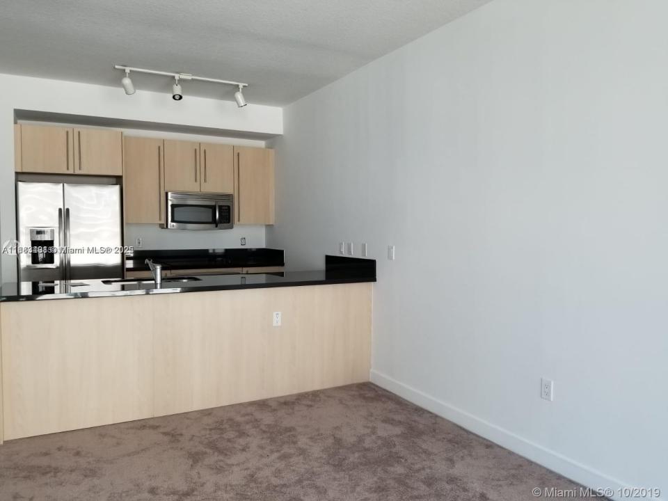 1111 SW 1st Ave 1724-N, Miami, Floryda 33130, USA