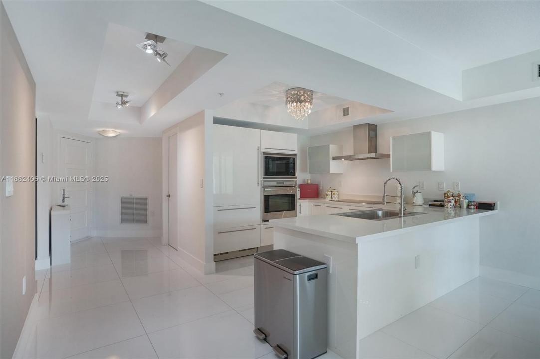 250 S Sunny Isles Blvd TH-207, Sunny Isles Beach, Floride 33160, États-Unis