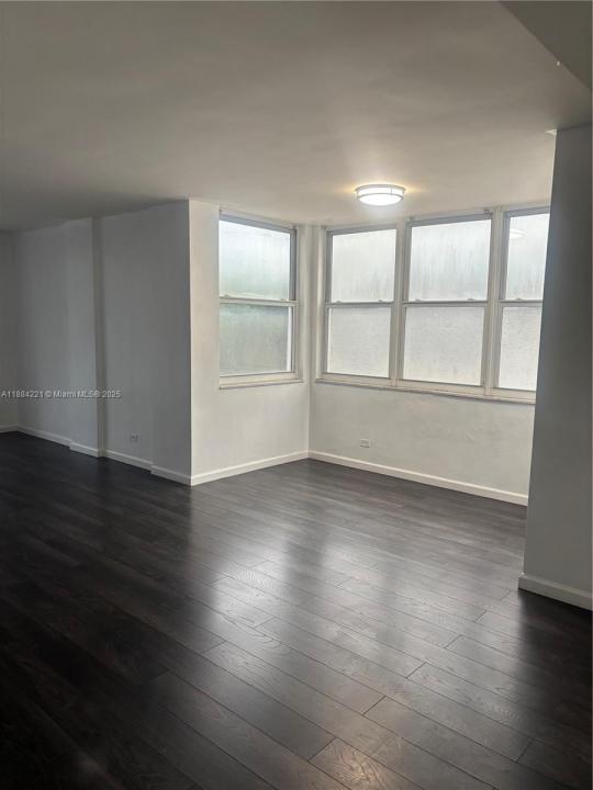 3660 NE 166th St 215, North Miami Beach, Floride 33160, États-Unis
