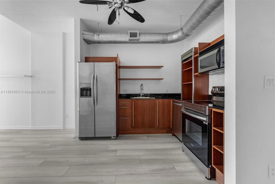 690 SW 1 CT PHII 19, Miami, Florida 33130, Estados Unidos