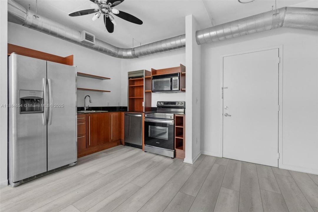 690 SW 1 CT PHII 19, Miami, Florida 33130, Estados Unidos