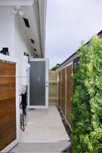 16056 SW 66th Ter 1, Miami, Florida 33193, USA