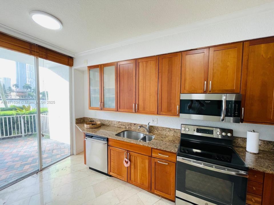 19195 NE 36th Ct 107, Aventura, Florida 33180