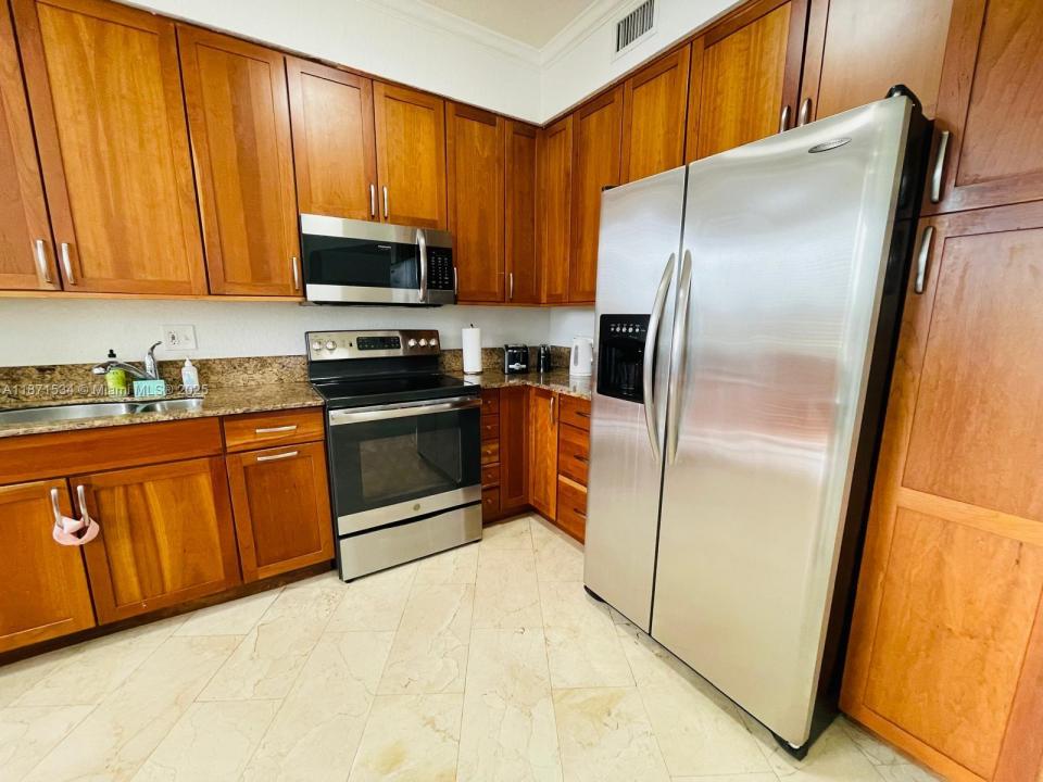 19195 NE 36th Ct 107, Aventura, Florida 33180