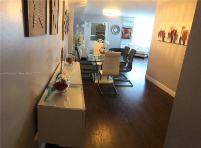 905 Brickell Bay Dr 327, Miami, Florida 33131, USA