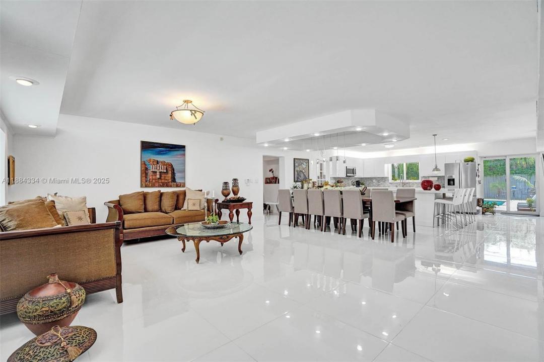 18891 NE 20th Ct, North Miami Beach, Флорида 33179, Соединенные Штаты