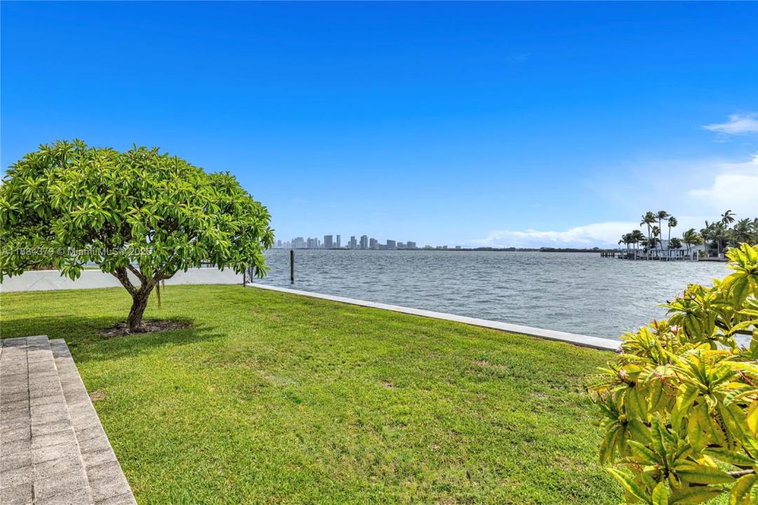 7500 W Treasure Dr, North Bay Village, Florida 33141