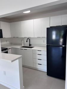 7820 NE Bayshore Ct 101, Miami, Florida 33138, USA