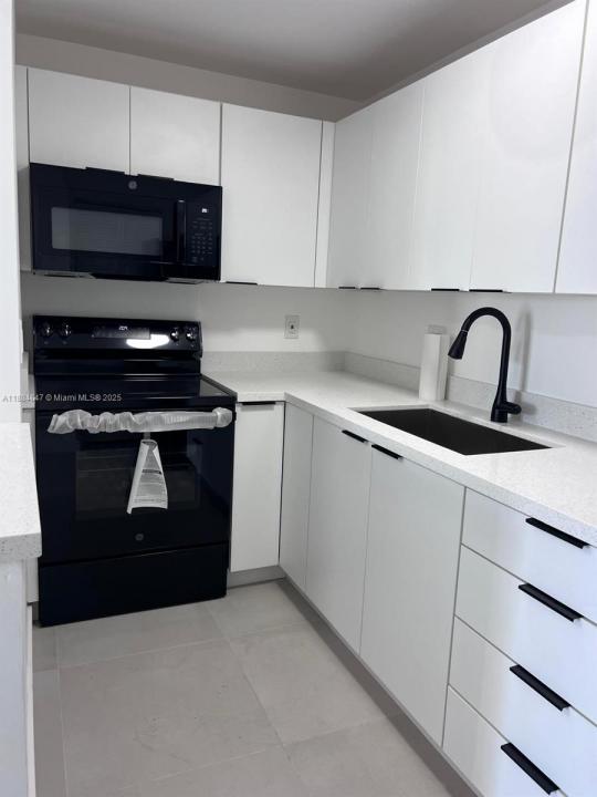 7820 NE Bayshore Ct 101, Miami, Florida 33138, Stati Uniti