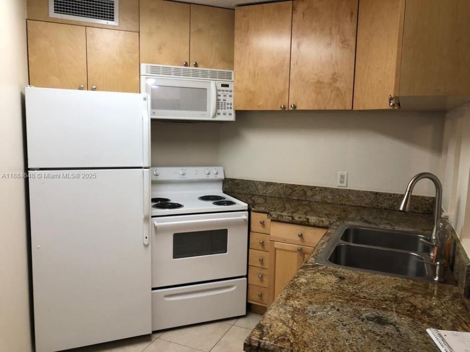 215 Lake Pointe Dr 103, Oakland Park, Florida 33309, Stati Uniti
