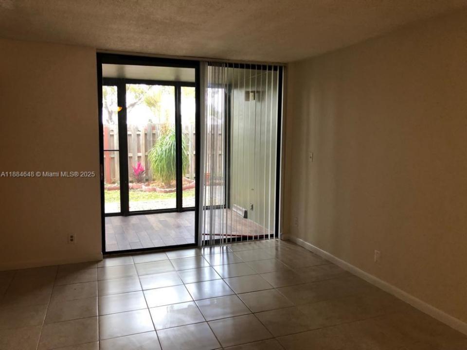 215 Lake Pointe Dr 103, Oakland Park, Florida 33309, Stati Uniti