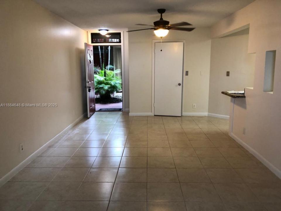 215 Lake Pointe Dr 103, Oakland Park, Florida 33309, Stati Uniti