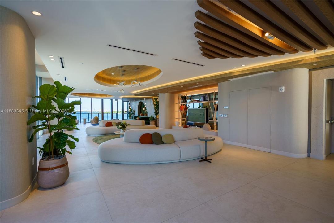 700 NE 24th St 1206, Miami, 佛罗里达州 33137, 美国