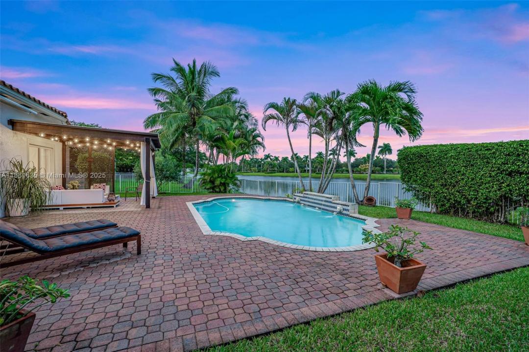 1601 NW 143rd Ter, Pembroke Pines, Floryda 33028, USA