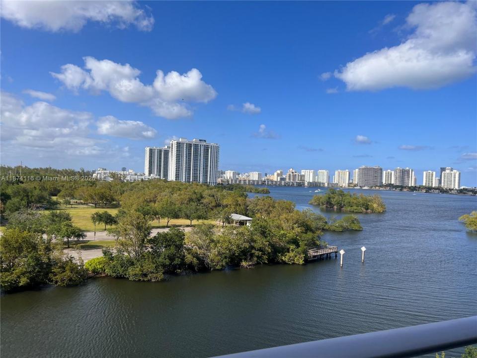 16385 Biscayne Blvd 606, North Miami Beach, Флорида 33160, Соединенные Штаты