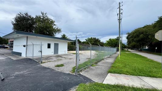 11740 NE 2nd Ave, Miami, Florida 33161, USA