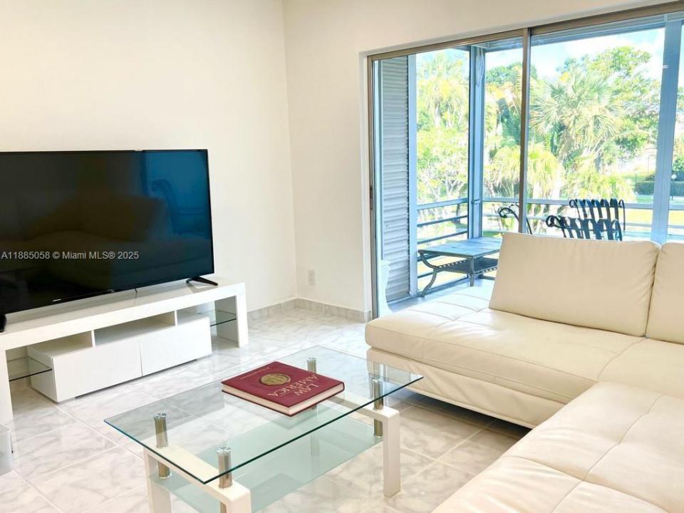 5051 W Oakland Park Blvd 204, Lauderdale Lakes, Florida 33313, Stati Uniti
