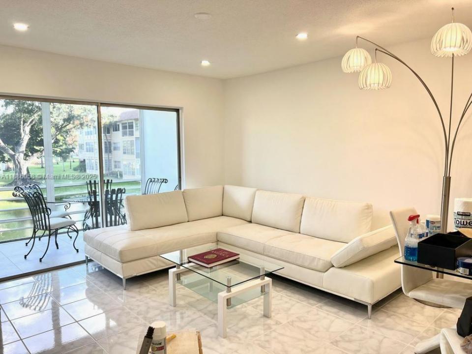 5051 W Oakland Park Blvd 204, Lauderdale Lakes, Florida 33313, Stati Uniti
