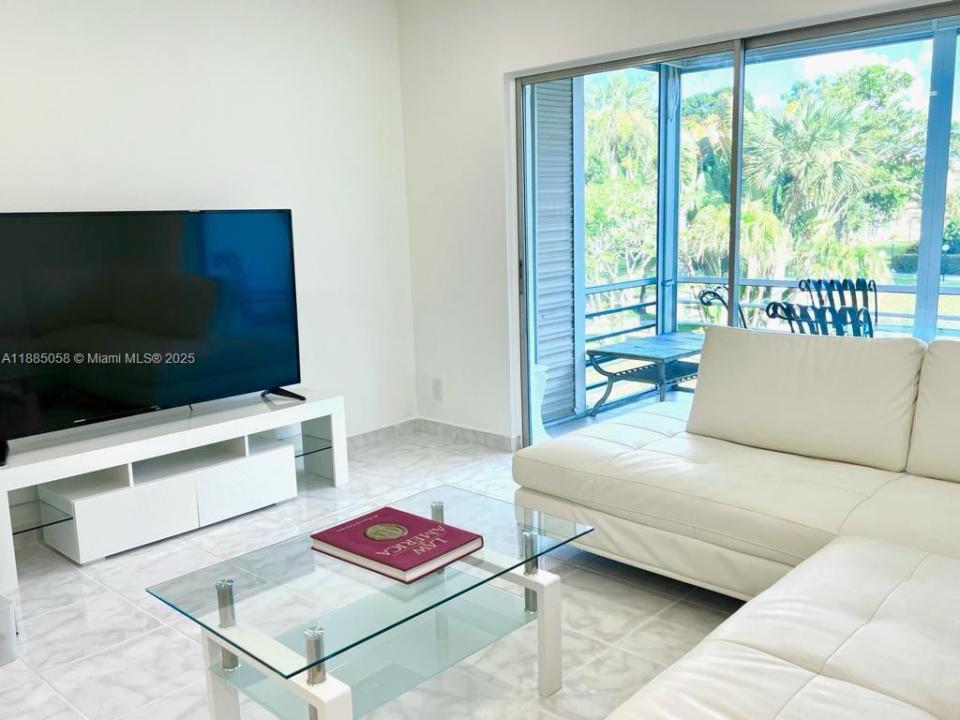 5051 W Oakland Park Blvd 204, Lauderdale Lakes, Florida 33313, Stati Uniti