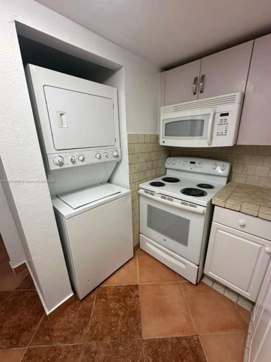 10000 NW 80th Ct 2108, Hialeah Gardens, Flórida 33016, Estados Unidos