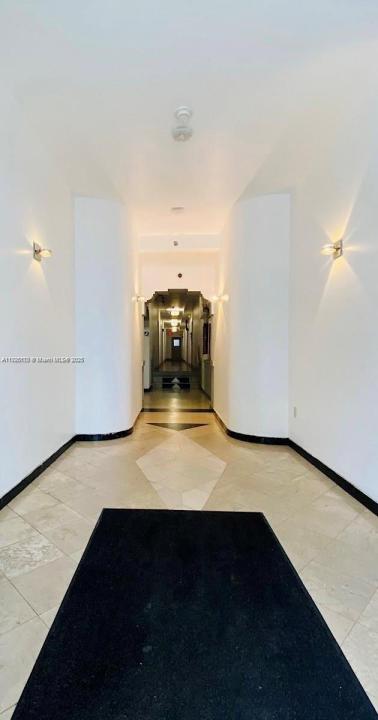3710 Collins Ave N-200, Miami Beach, Florida 33140, Stati Uniti