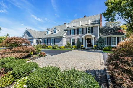 7 True Harbour Way, Islip, New York 11795