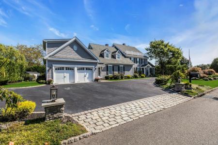 7 True Harbour Way, Islip, New York 11795