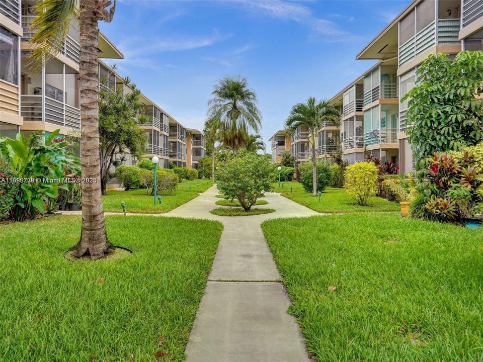 1395 NE 167th St 315, Miami, Florida 33162, Stati Uniti